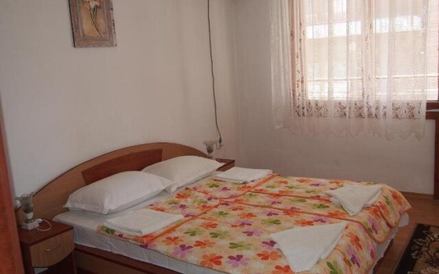 Keni Guest House