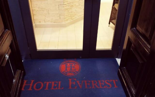 Hotel Everest