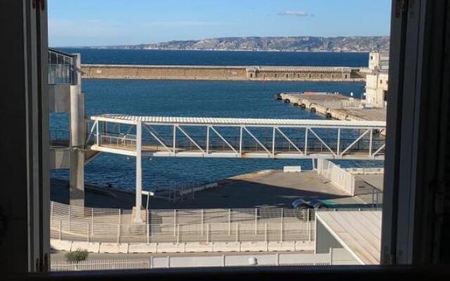 Studio Facing The Sea In Downtown Marseille