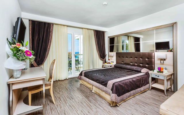 Elinotel Apolamare Hotel