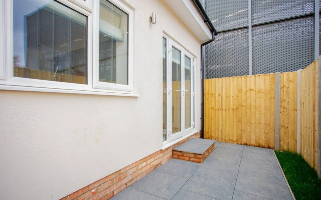 Bright 1 Bedroom Apartment in West London