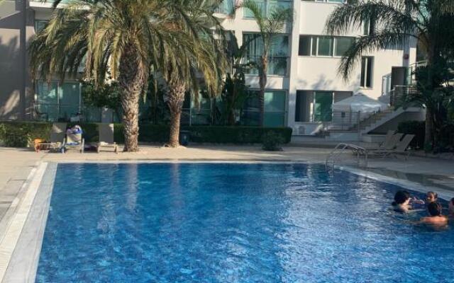 One-bedroom beach apartment, 30m from the best beach