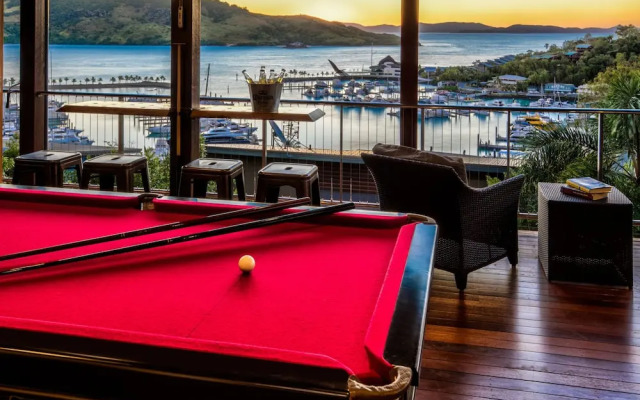 The Boathouse - Luxury Holiday Home with Jacuzzi