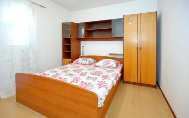 Apartment Mira