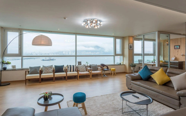 Mono House Busan Songdo Beach