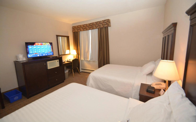 Prince Arthur Waterfront Hotel & Suites