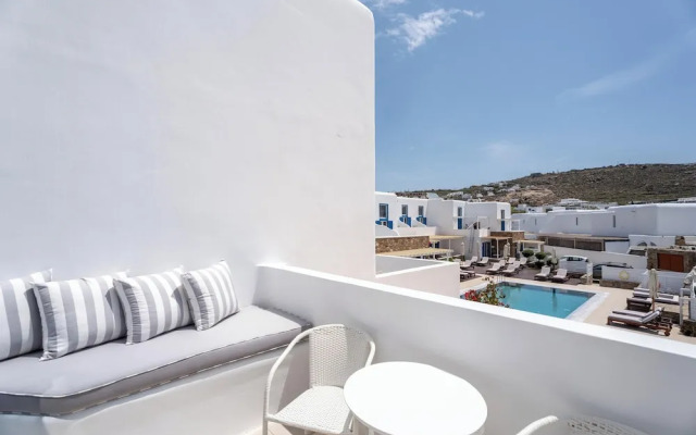 Phaedrus Living: Ornos Beach House Mykonos