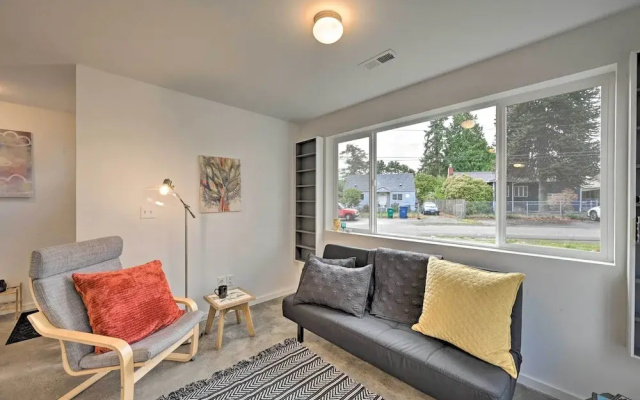 Bright Seattle Cottage w/ Private Backyard Access!