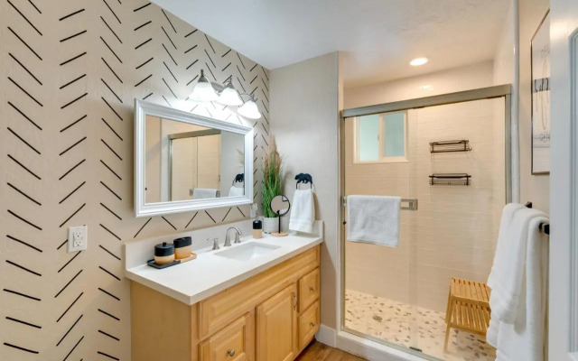 12 Mi to Apple Hill: Family-friendly Cabin Retreat