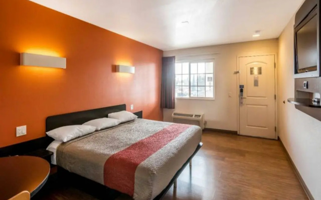 Motel 6 Los Angeles - Bell Gardens