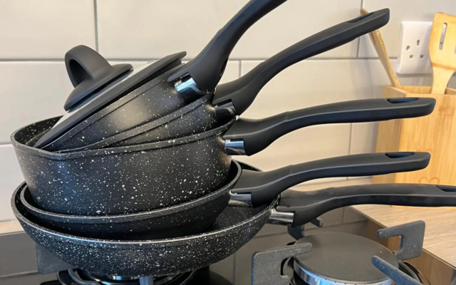 Comfortable King Bed - location - leisure - Contractors - Parking