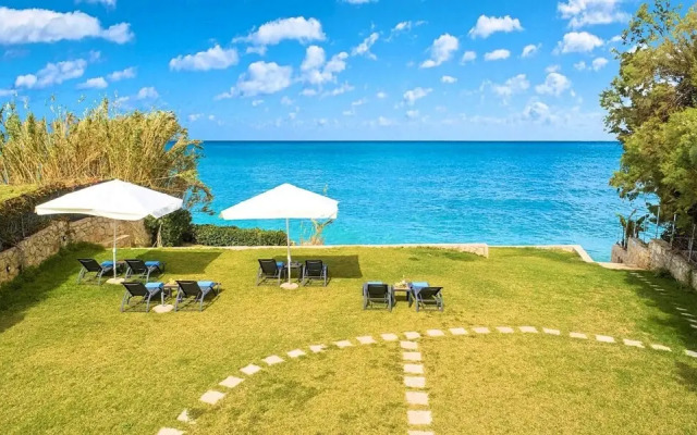 Psarou Beach House in Psarou