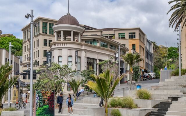 Elegant Apartment With City View