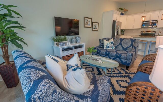 Azure Beach House Apartment 3