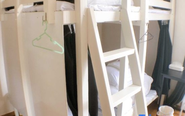 기숙사 내 침대 (여성용 기숙사) 사진 3