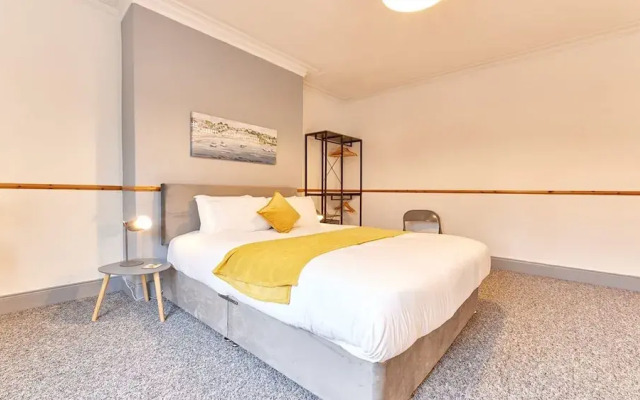 Host Stay Inness House