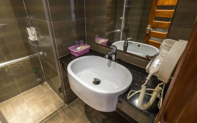 Hoang Trung Hotel