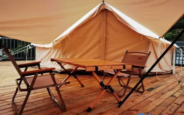 Three Houses and One Cat B&B