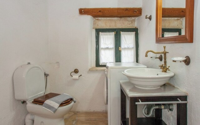 Dream 1 -traditional House With Pool To Share