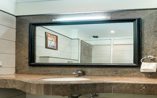 OYO 7075 Hotel Oakland