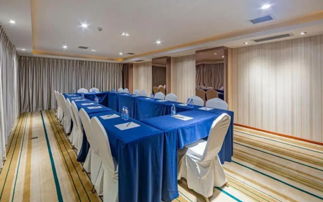 Rezen Kingtown Hotel (Chongqing Liangping)