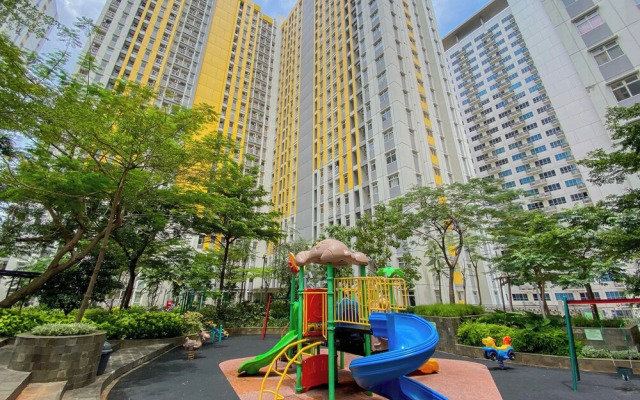 Good Location And Cozy Studio Springlake Summarecon Bekasi Apartment