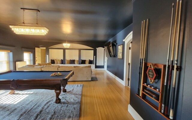 Historic Cotton Mansion Duluth Boutique Hotel