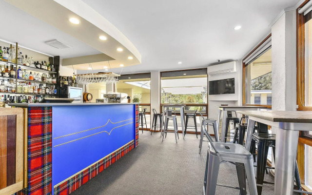 William Macintosh Motor Lodge