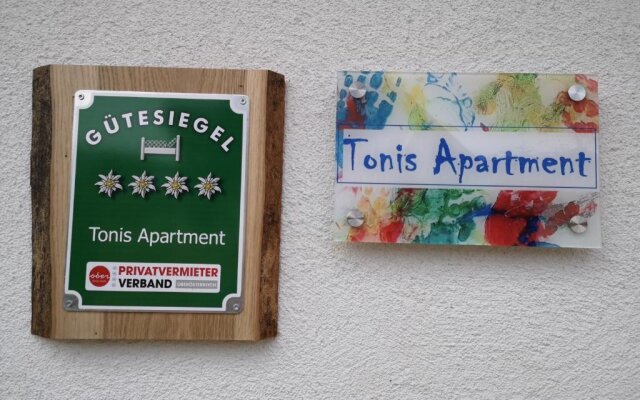 Tonis Apartment