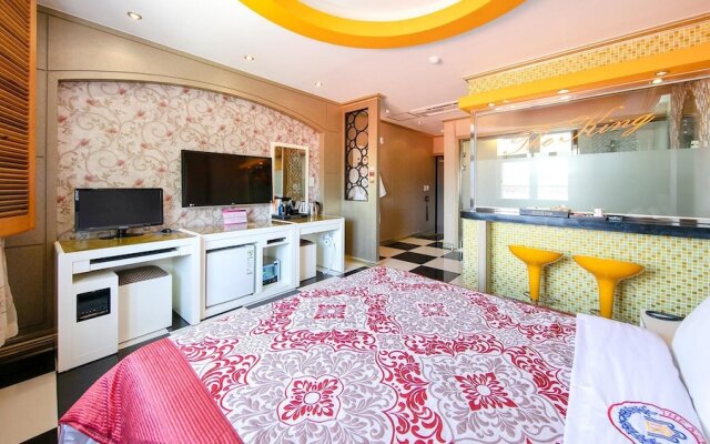 Yeosu King Pension Tel