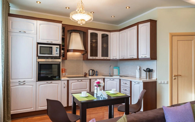 Пять звезд на Омской 25