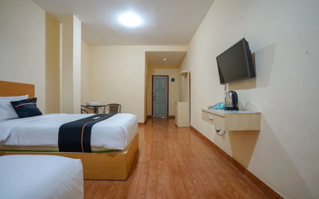 OYO 427 Hotel Galaxy