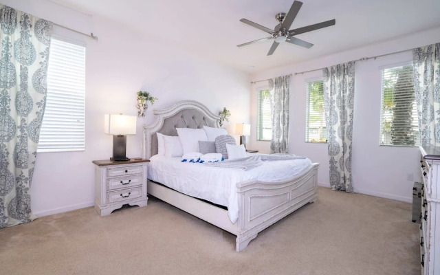 Spacious 6-bedroom Retreat Near Disney Parks