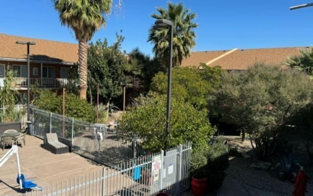 Big Chile Inn & Suites