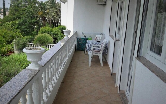 Immaculate 3-bedrooms Apartment in Rab 1-8 Pers