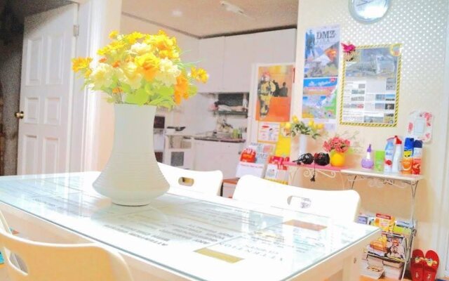 Sinchon Alpha Guest House 1
