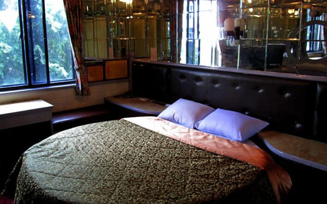 One Plus One Hotel