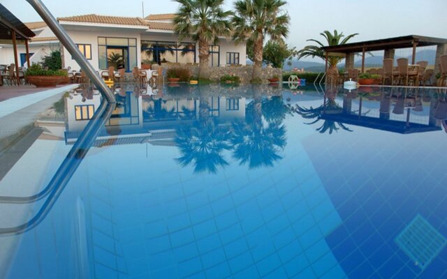 Oasis Hotel Kyparissia
