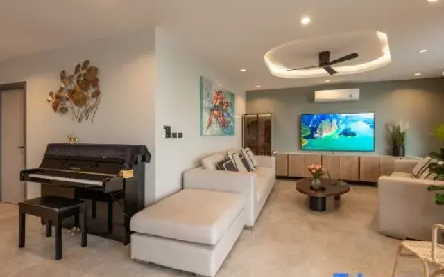 Lakeside 5-BR New Pool Villa in Gated Community