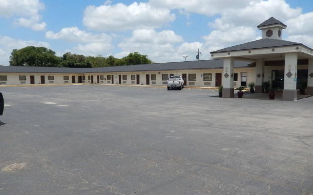 Pearsall Executive Inn