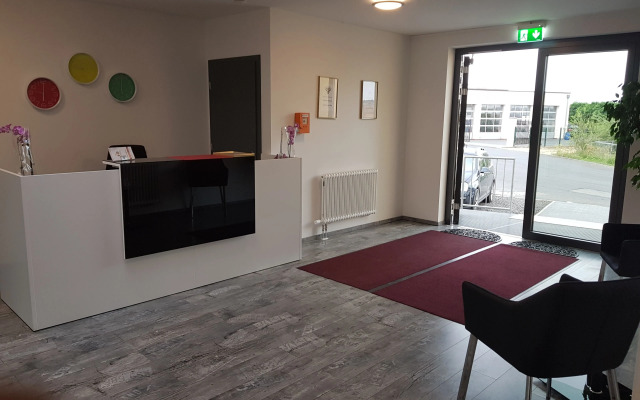 Sunnys Hotel & Residence