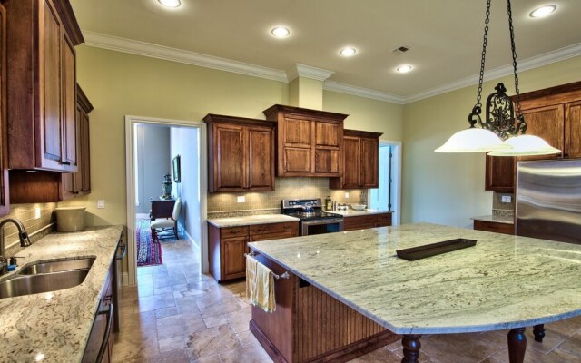 Knickerbocker Estate 8 Bedroom Home by NFVH