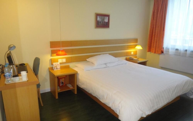 Home Inn Harbin Songhuajiang Flood Control Monument – Guest Rooms – Harbin
