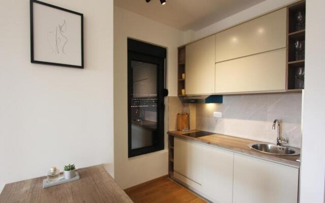 Minimalist stylish 1 BR apartment in Tre Group
