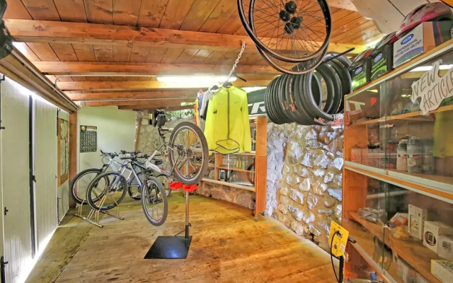 Lake Garda, Beautiful Residence Features Many Facilities