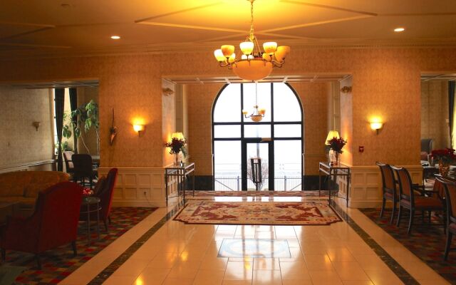 Roberts Riverwalk Urban Resort Hotel