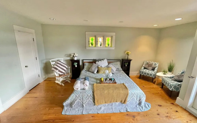 Anne Haven Spacious Retreat DT Seattle