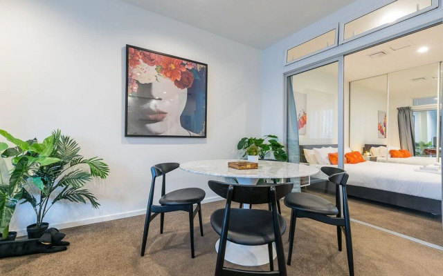 Zodiak Central 2 BR Apt Free Parking Gym