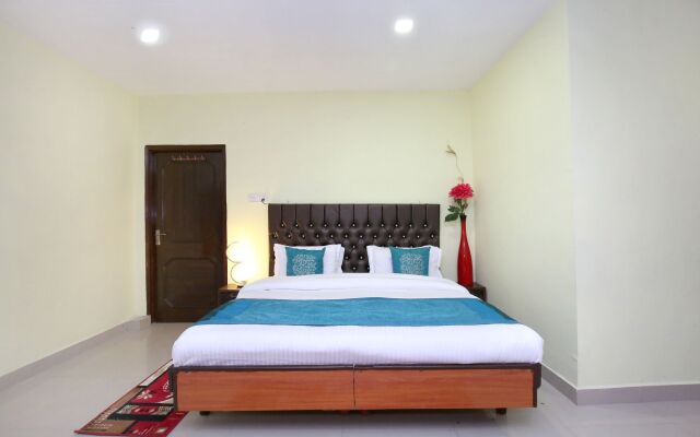 OYO 10407 Home Modern 3BHK Sanjauli Market