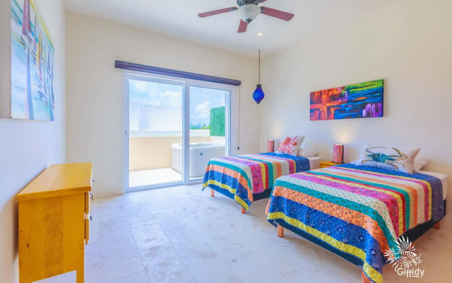 Isla 33 Resort & Villas